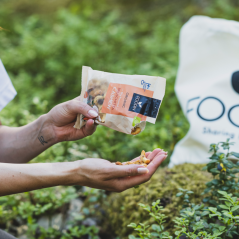 Foodin pražené kešu oříšky s bruschetta kořením vegan bio 120 g