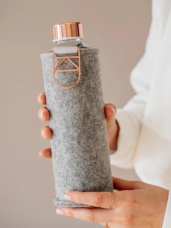 Equa skleněná láhev s plstěným obalem Mismatch Rose Gold 750 ml