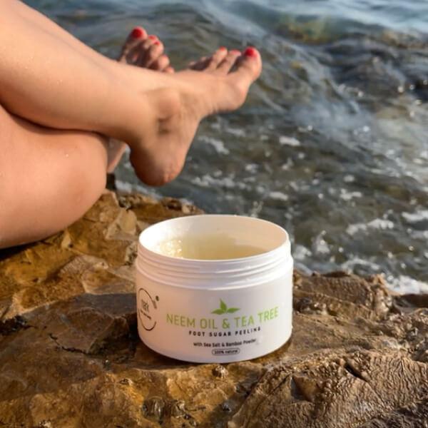 Peeling na nohy MARK sugar foot scrub Neem & Tea tree oil  s bambusovým práškem 200 ml