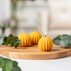 Tvoje svíčka Včelia sviečka Guľa s drážkami 5,5cm