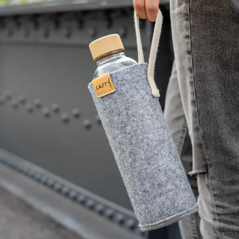 Carry plstěný eko obal na skleněnou láhev, barva šedá - objem: 1 l