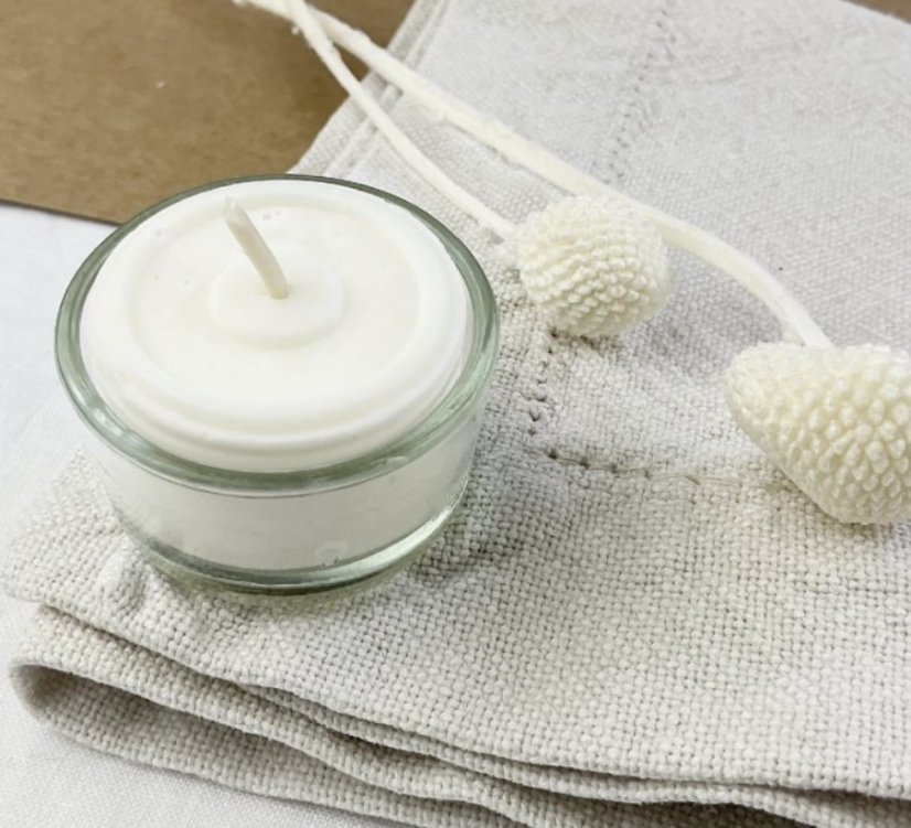 Tvoje Svíčka Čajová svíčka ze sójového vosku 11 ks plus svícen