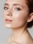 Nui přírodní tekutý make-up s hedvábnym efektem odstín Intense Kanapa 01