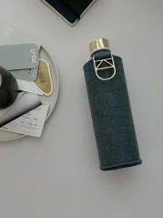 Equa skleněná láhev s plstěným obalem Mismatch Blueberry Pie 750 ml